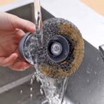 Brosse à vaisselle avec distributeur – Image 3